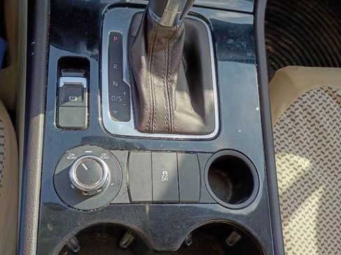 Used 2013 Volkswagen Touareg Sport image 16