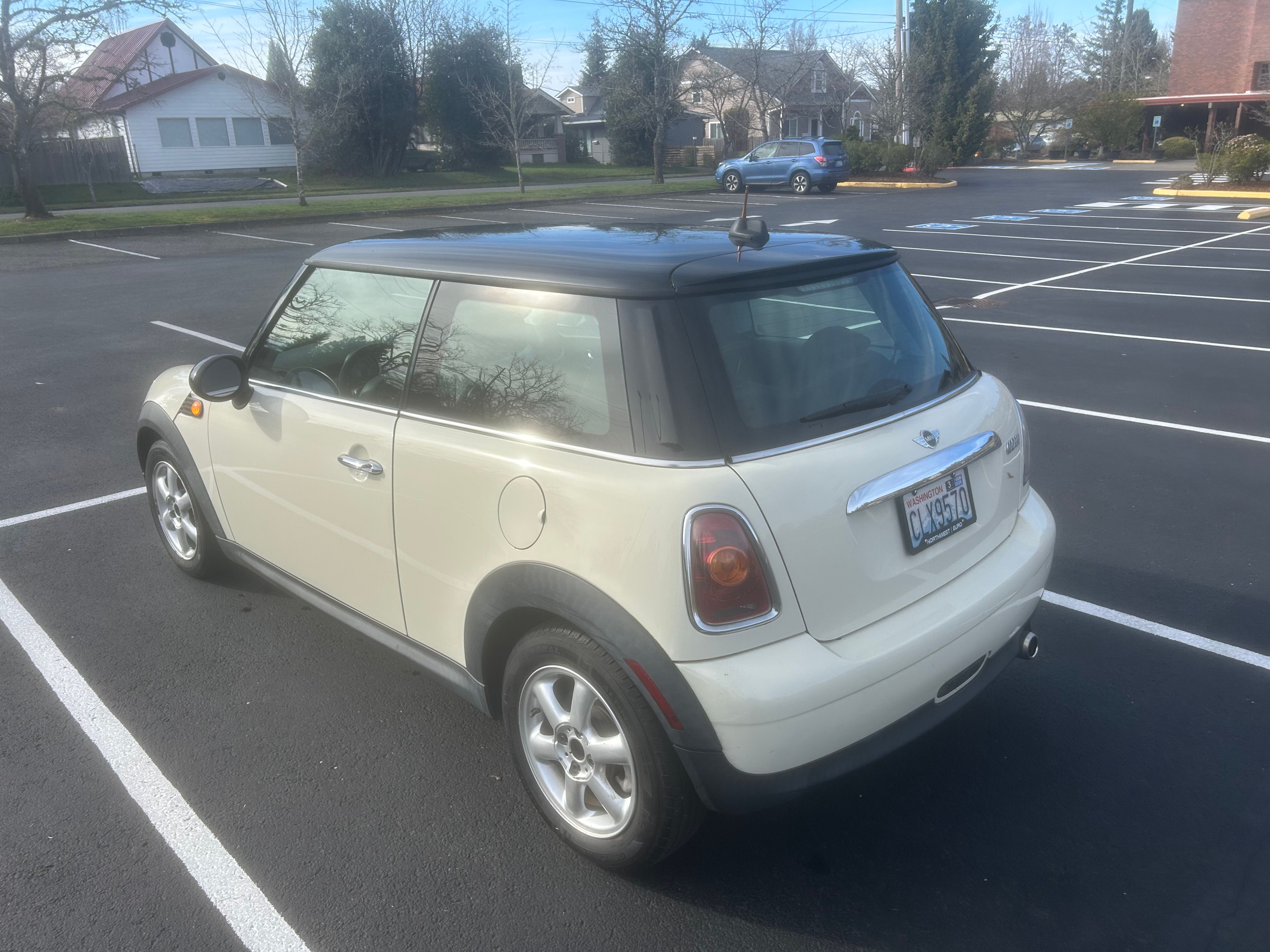 Used 2010 MINI Cooper Hardtop FWD image 16