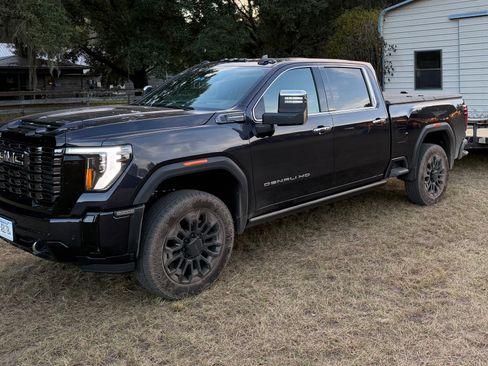 Used 2025 GMC Sierra 2500 Denali Ultimate w/ Snow Plow Prep/Camper Package AWD/4WD image 4