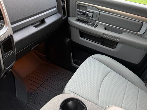 Used 2019 RAM 1500 Classic SLT RWD image 9