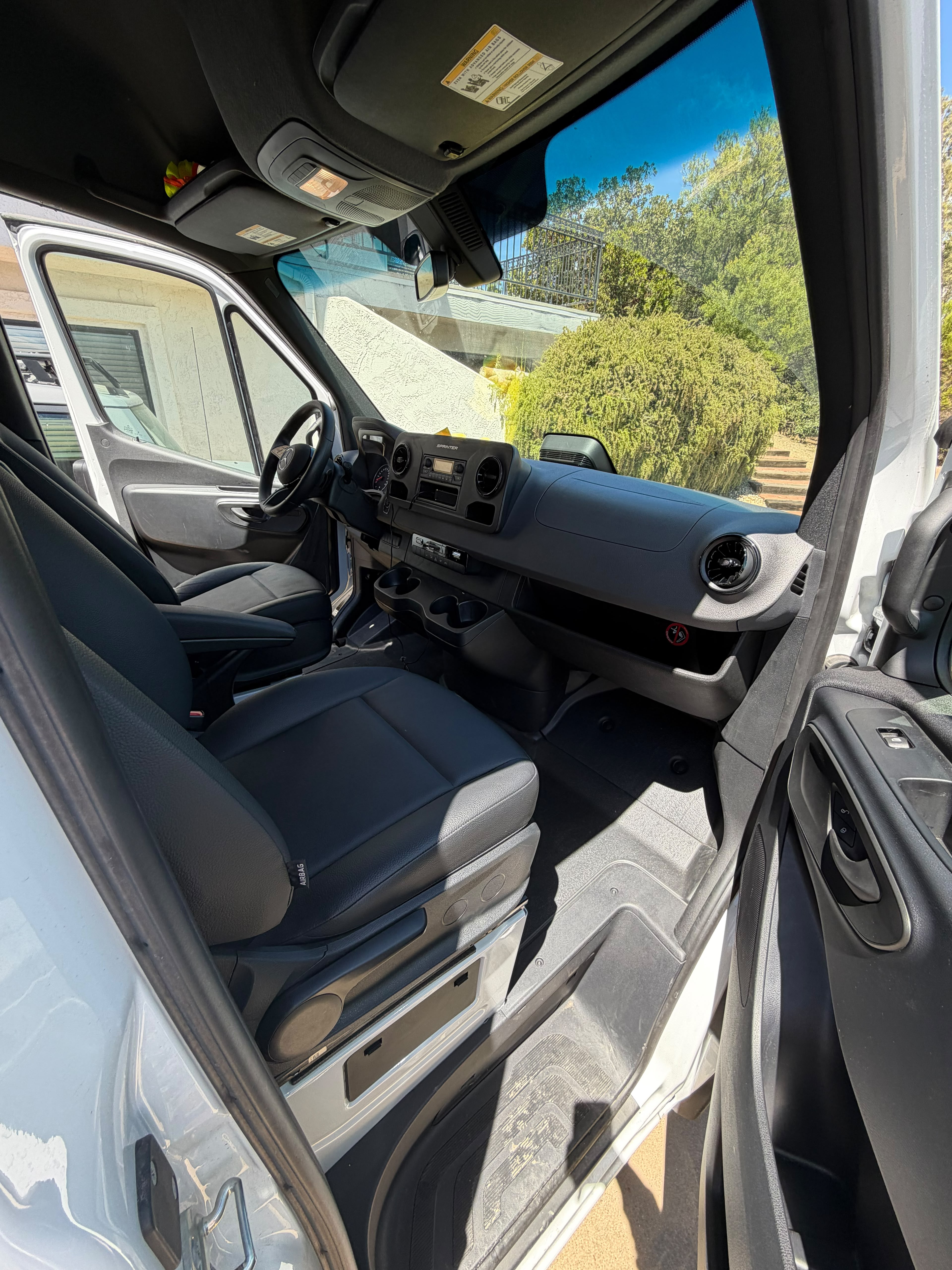 Used 2025 Mercedes-Benz Sprinter 2500 image 4