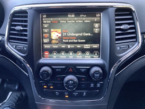 Used 2018 Jeep Grand Cherokee Trailhawk AWD/4WD image 16