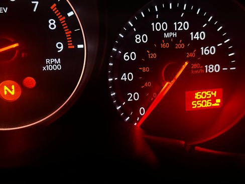 Used 2018 Nissan 370Z NISMO image 18