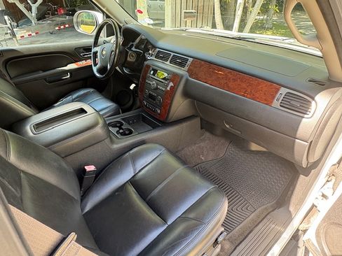 Used 2013 Chevrolet Tahoe LT image 9