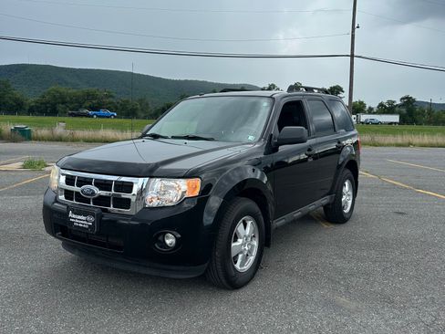Used 2010 Ford Escape XLT AWD/4WD image 2