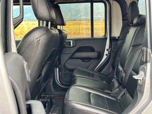 Used 2020 Jeep Gladiator Overland image 6