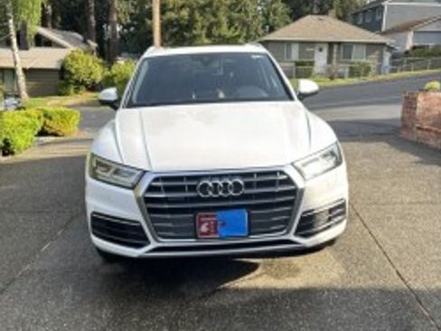 Used 2018 Audi Q5 2.0T Premium Plus w/ Premium Plus Package AWD/4WD image 2