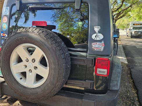 Used 2010 Jeep Wrangler Unlimited Sport image 5