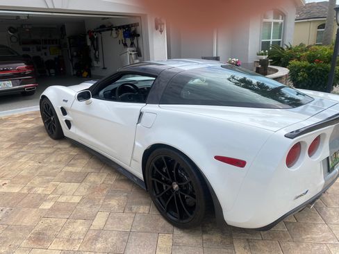 Used 2013 Chevrolet Corvette ZR1 w/ 3ZR Preferred Equipment Group RWD image 4