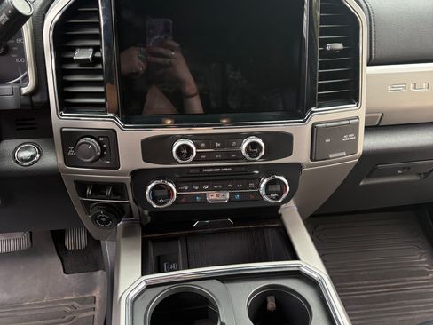 Used 2022 Ford F250 Lariat w/ Black Appearance Package AWD/4WD image 8