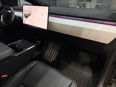 Used 2024 Tesla Cybertruck Cyberbeast AWD/4WD image 17