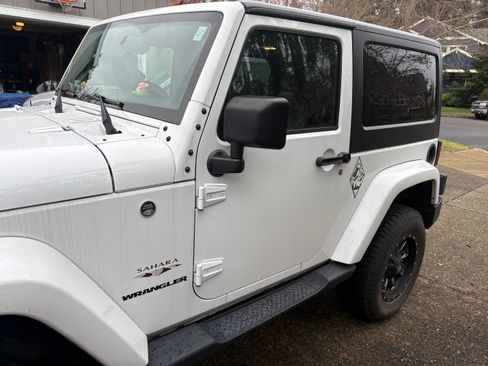 Used 2016 Jeep Wrangler Sahara w/ Connectivity Group image 4