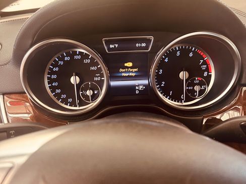 Used 2013 Mercedes-Benz GL 550 4MATIC image 2