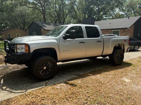 Used 2011 Chevrolet Silverado 2500 LT w/ Interior Plus Package image 1