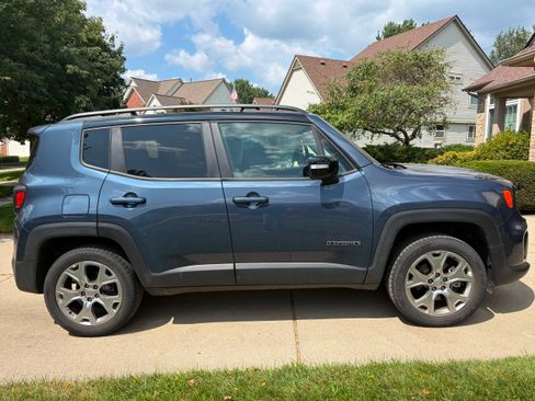 Used 2022 Jeep Renegade Limited AWD/4WD image 4