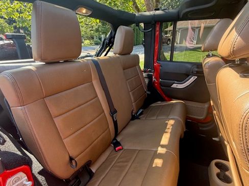 Used 2011 Jeep Wrangler Unlimited Sahara image 12