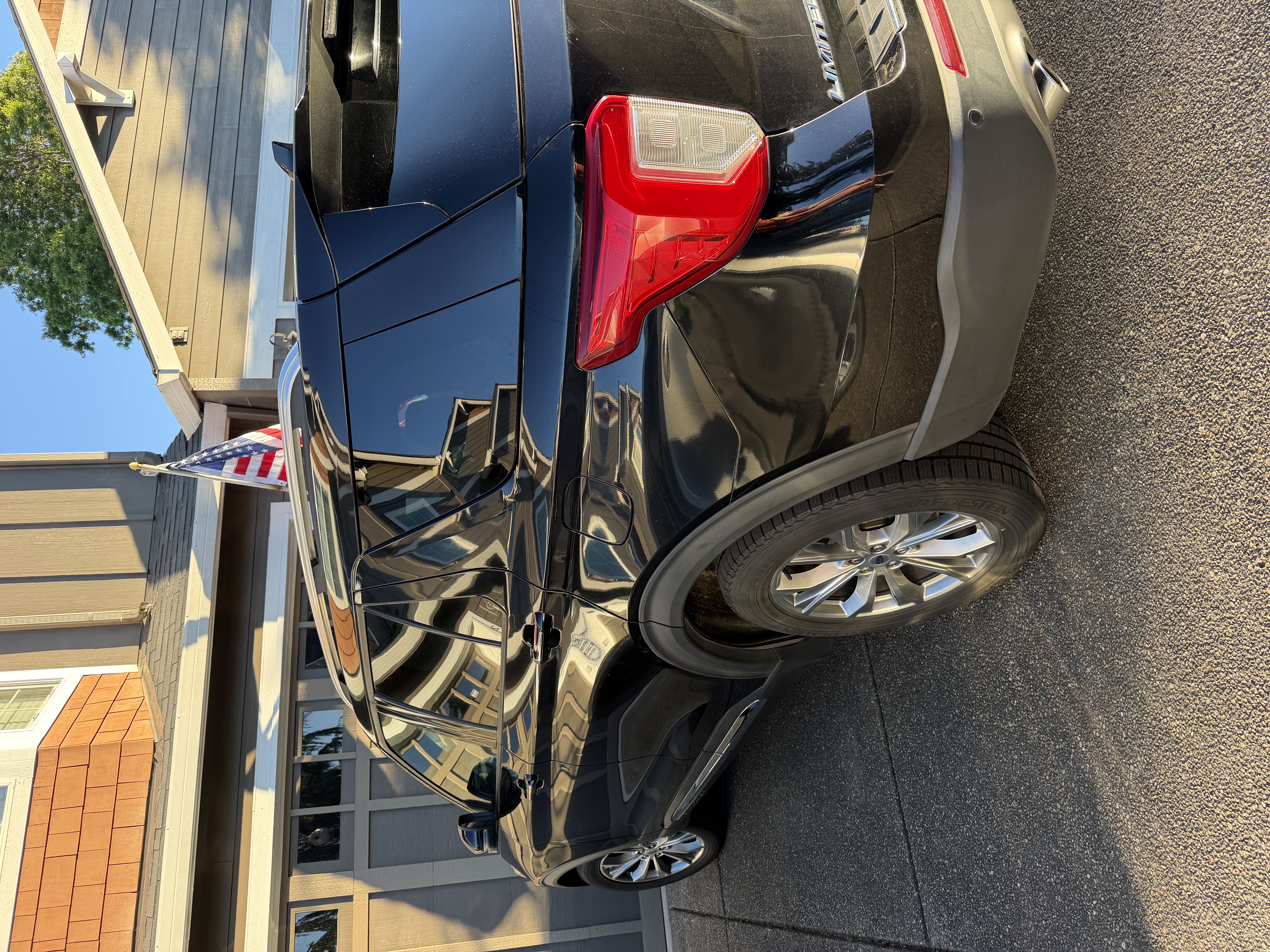 Used 2020 Ford Explorer Limited AWD/4WD image 1