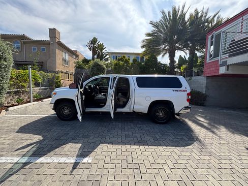Used 2014 Toyota Tundra Limited w/ Limited Premium Package AWD/4WD image 15