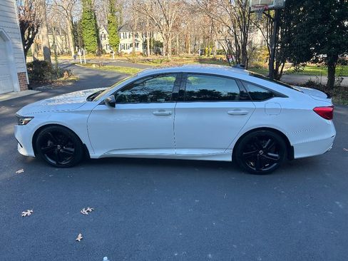Used 2021 Honda Accord Sport image 2