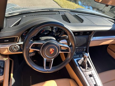 Used 2018 Porsche 911 Carrera image 15