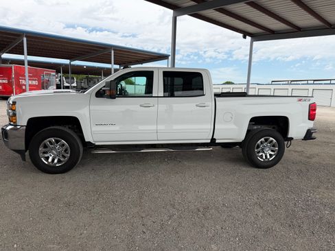 Used 2019 Chevrolet Silverado 2500 LT w/ LT Convenience Package AWD/4WD image 4