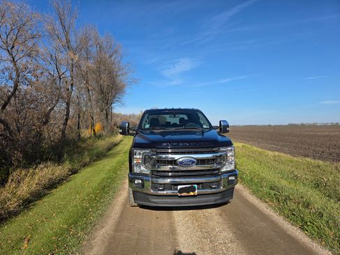 Used 2022 Ford F350 XLT w/ XLT Premium Package image 5