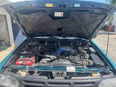 Used 1996 Nissan Pathfinder SE image 25