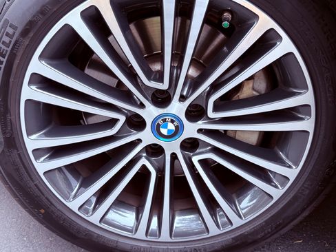 Used 2019 BMW 530e w/ Convenience Package RWD image 17