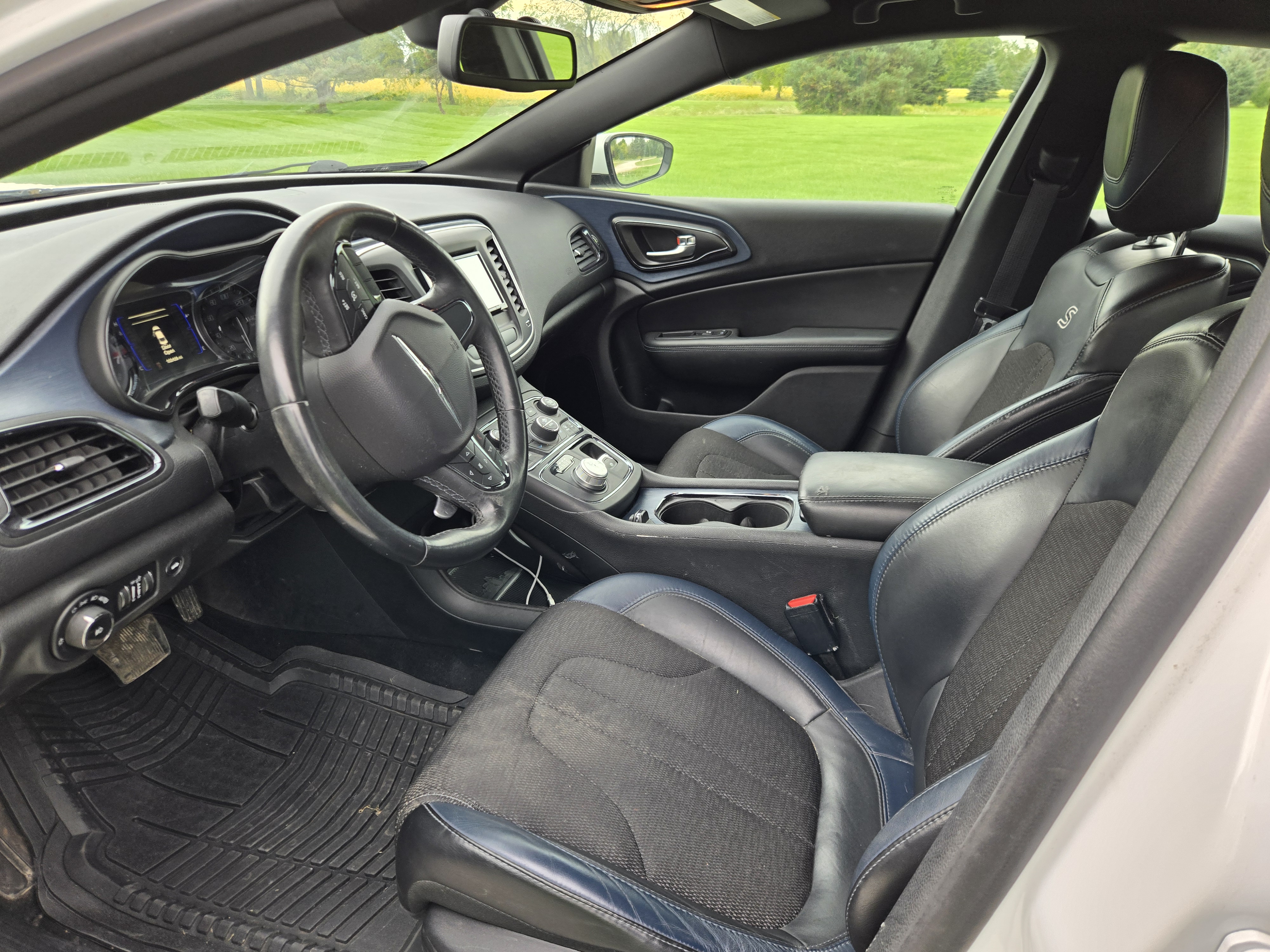 Used 2016 Chrysler 200 S w/ Comfort Group FWD image 13