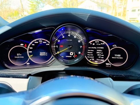 Used 2022 Porsche Cayenne Platinum Edition image 11