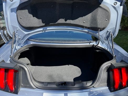 Used 2022 Ford Mustang Shelby GT500 w/ Technology Package image 16