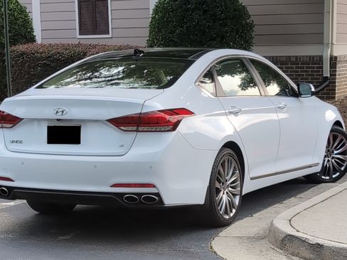 Used 2015 Hyundai Genesis 5.0 image 5