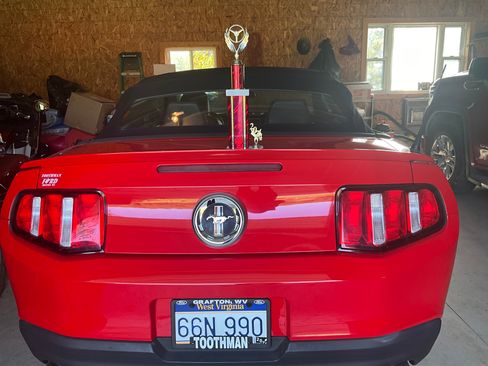 Used 2012 Ford Mustang Convertible RWD image 10