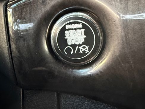 Used 2011 Jeep Grand Cherokee Laredo AWD/4WD image 19