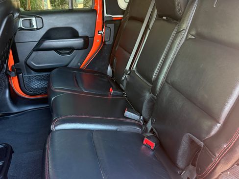 Used 2018 Jeep Wrangler Unlimited Rubicon AWD/4WD image 11