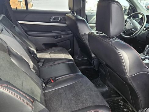 Used 2019 Ford Explorer XLT w/ Equipment Group 202A image 9