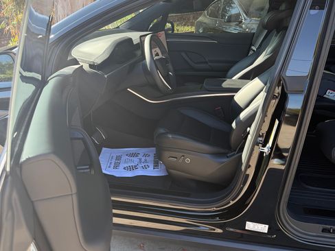 Used 2024 Tesla Model X image 9