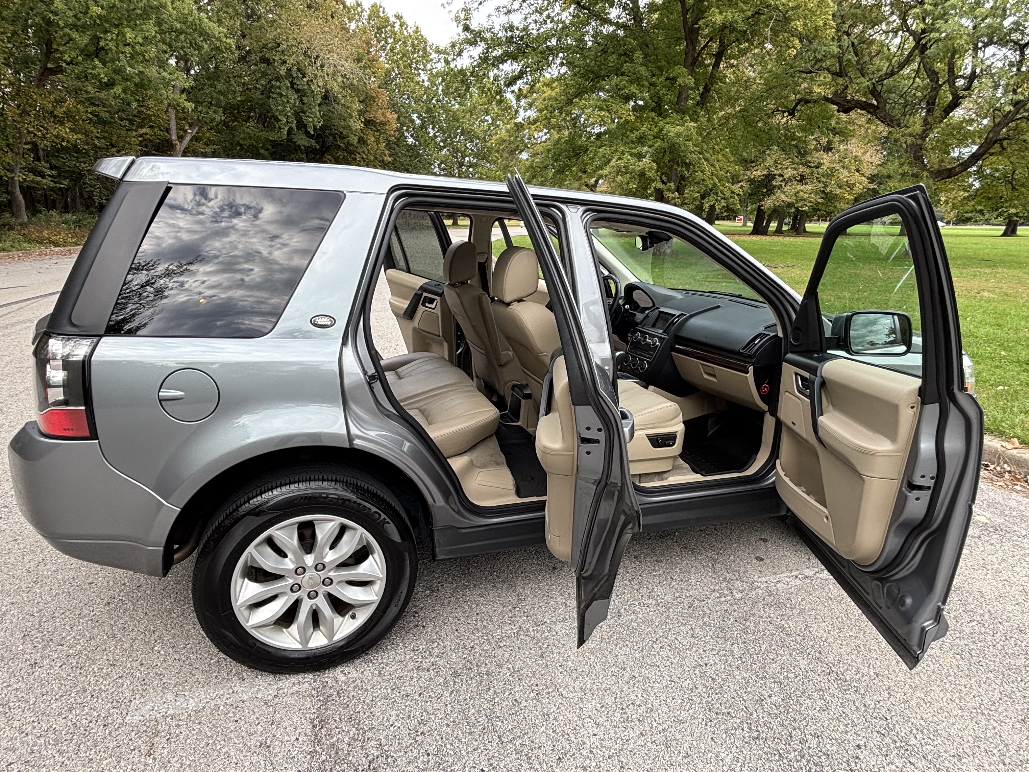 Used 2015 Land Rover LR2 HSE AWD/4WD image 8
