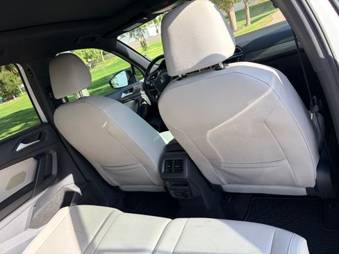 Used 2021 Volkswagen Tiguan SEL AWD/4WD image 17