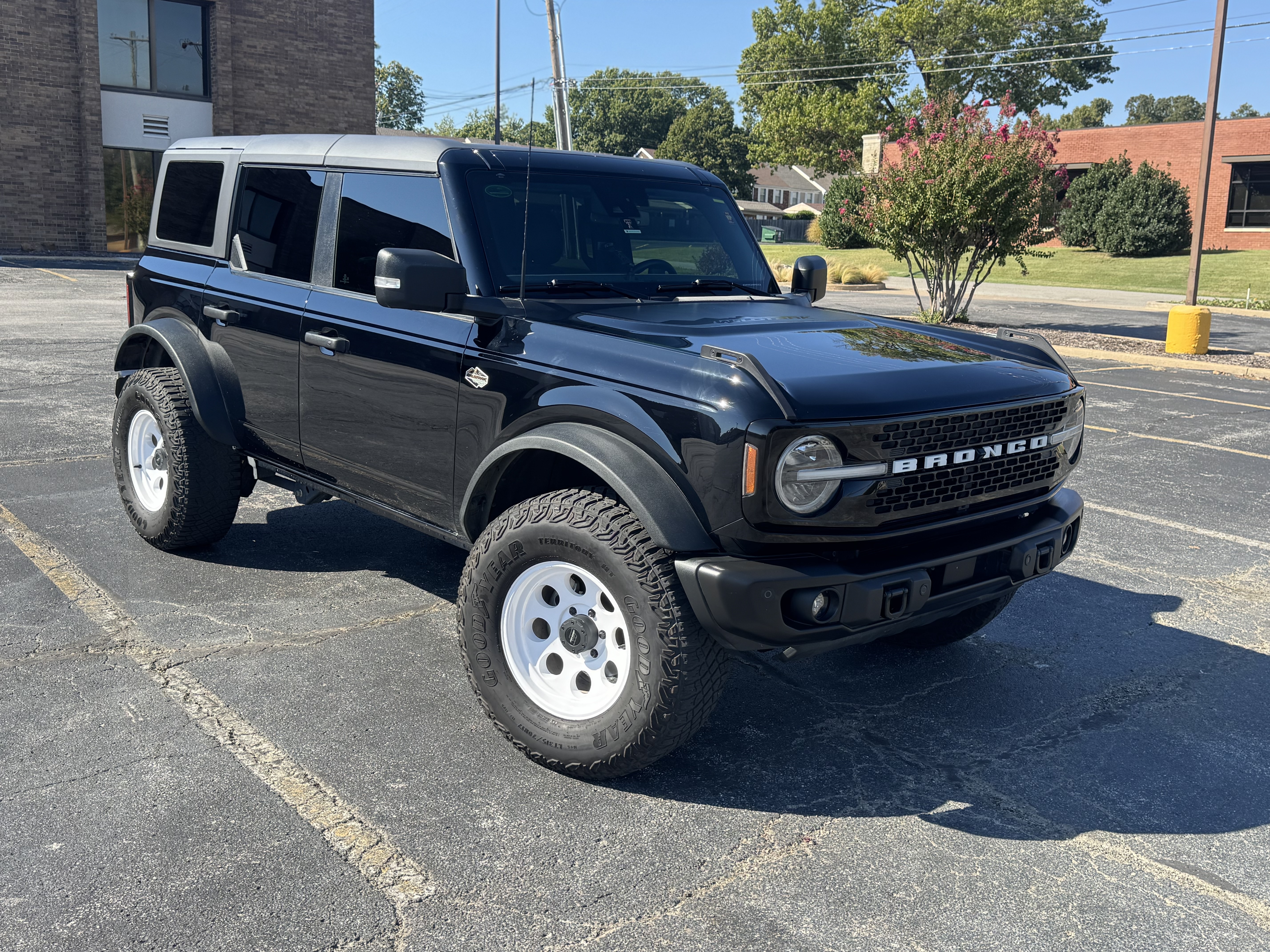 Used 2023 Ford Bronco Wildtrak AWD/4WD image 1