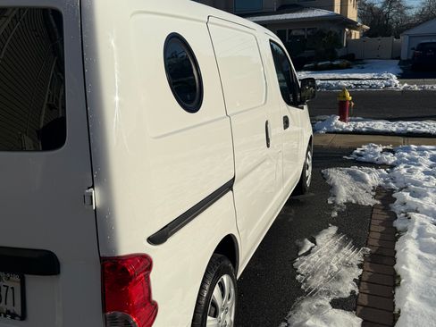 Used 2018 Nissan NV200 S w/ Back Door Glass Package image 2
