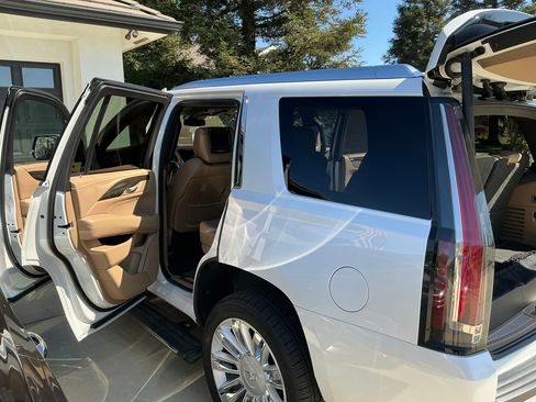 Used 2019 Cadillac Escalade Platinum image 8