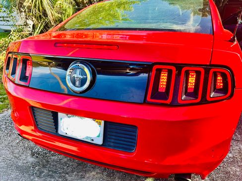 Used 2014 Ford Mustang Coupe image 2