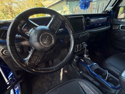 Used 2020 Jeep Wrangler Unlimited Sahara w/ Uconnect 4C Nav & Sound Group image 9