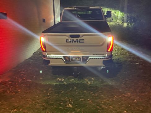 Used 2025 GMC Sierra 3500 Denali Ultimate image 10