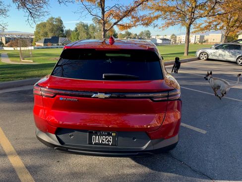 Used 2025 Chevrolet Equinox EV LT image 6