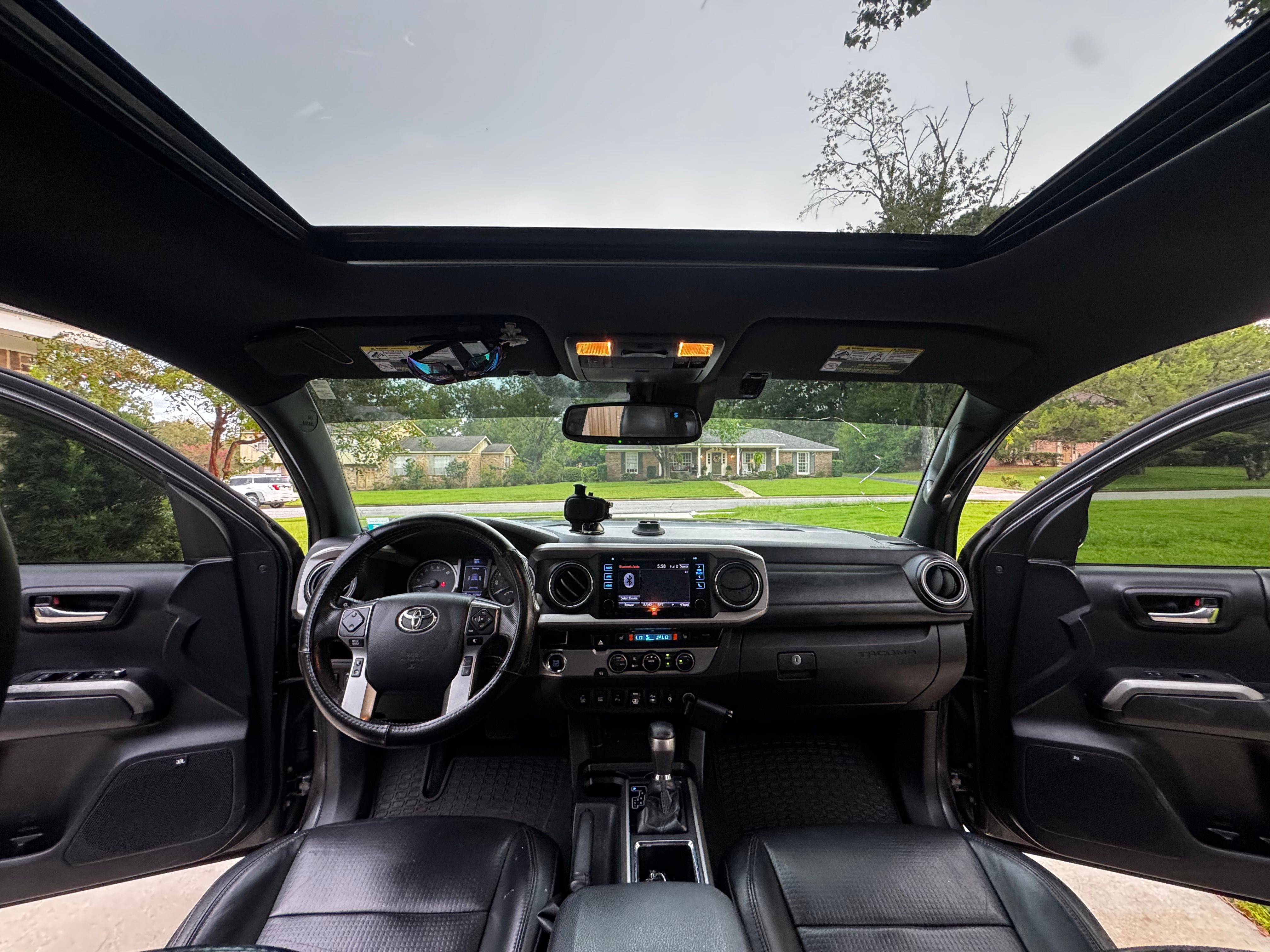 Used 2018 Toyota Tacoma Limited RWD image 10