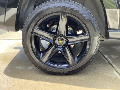 Used 2008 Jeep Commander Sport image 22