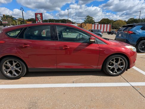 Used 2014 Ford Focus SE w/ Equipment Group 201A image 8