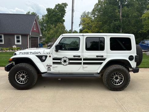 Used 2018 Jeep Wrangler Unlimited Rubicon w/ LED Lighting Group AWD/4WD image 9